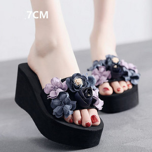 Modernas sieviešu čības ar 3D elementu un 3 cm vai 7 cm augstu platformu