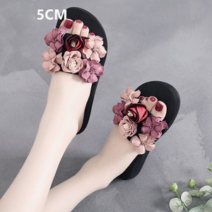 Modernas sieviešu čības ar 3D elementu un 3 cm vai 7 cm augstu platformu