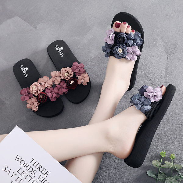 Modernas sieviešu čības ar 3D elementu un 3 cm vai 7 cm augstu platformu