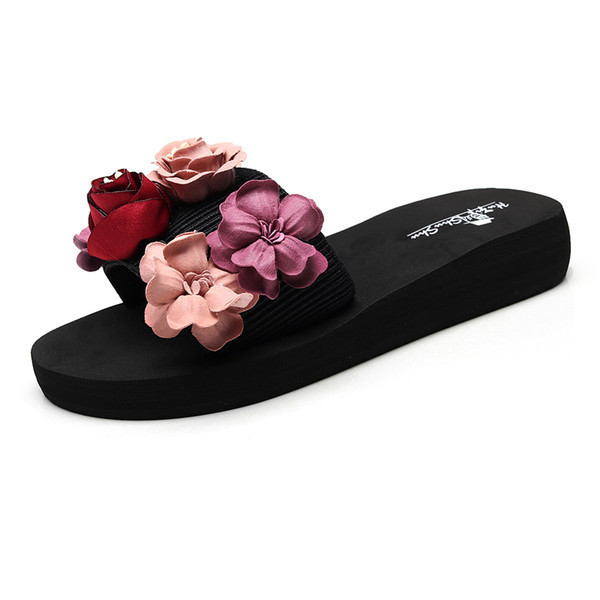 Modernas sieviešu čības ar 3D elementu un 3 cm vai 7 cm augstu platformu