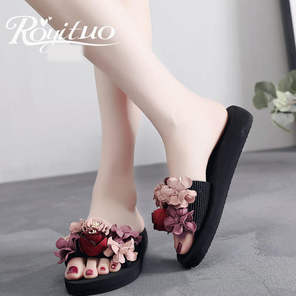 Modernas sieviešu čības ar 3D elementu un 3 cm vai 7 cm augstu platformu