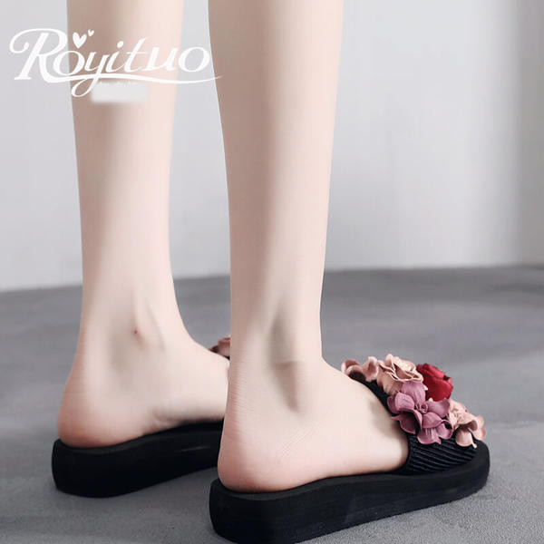 Modernas sieviešu čības ar 3D elementu un 3 cm vai 7 cm augstu platformu