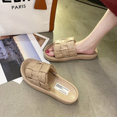 Sieviešu ikdienas čības vienkāršs modelis ar augstu plakanu zoli