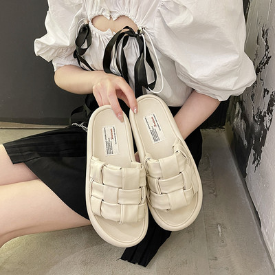 Sieviešu ikdienas čības vienkāršs modelis ar augstu plakanu zoli