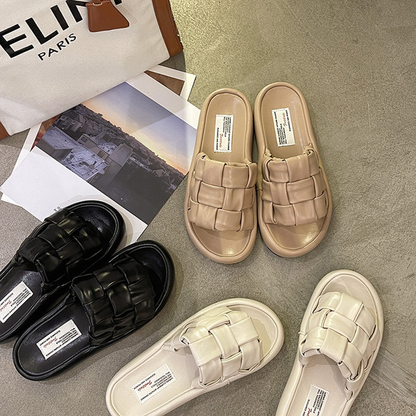 Sieviešu ikdienas čības vienkāršs modelis ar augstu plakanu zoli