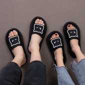 Sieviešu un vīriešu gumijas čības ar aplikāciju