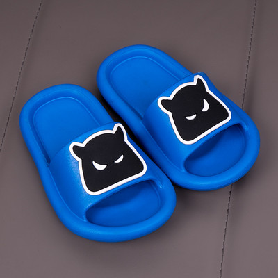 Sieviešu un vīriešu gumijas čības ar aplikāciju