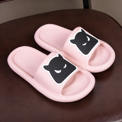 Sieviešu un vīriešu gumijas čības ar aplikāciju