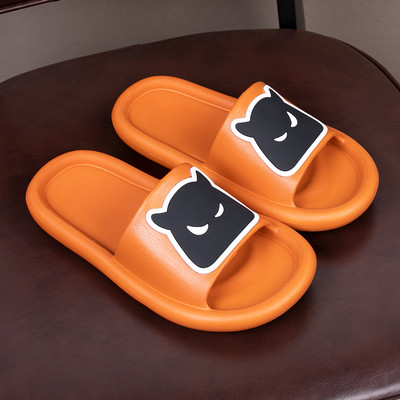 Sieviešu un vīriešu gumijas čības ar aplikāciju