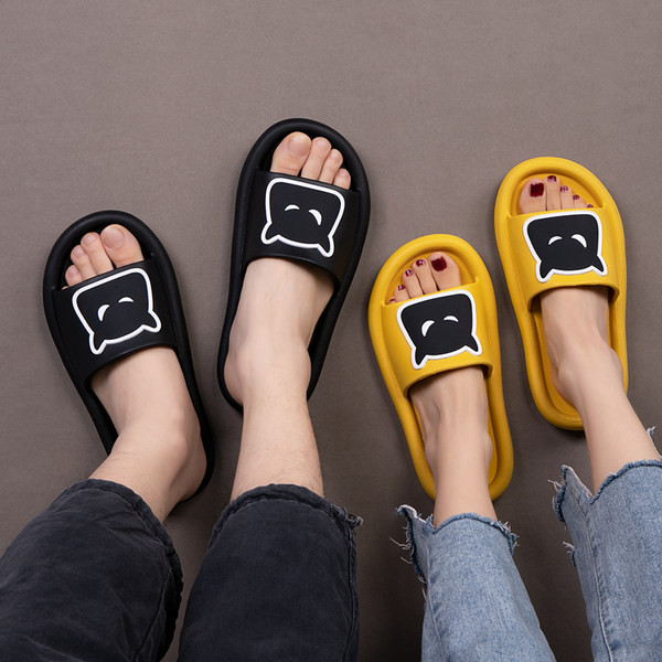 Sieviešu un vīriešu gumijas čības ar aplikāciju