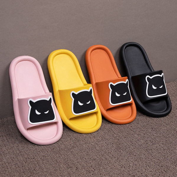 Sieviešu un vīriešu gumijas čības ar aplikāciju