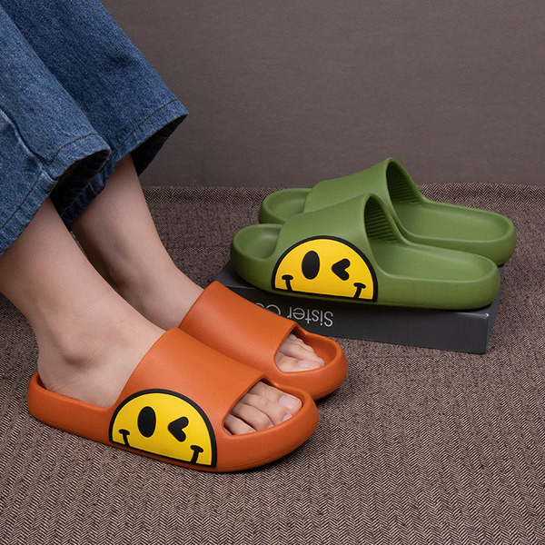 Ikdienas gumijas čības ar krāsainu emocijzīmi - unisex modelis