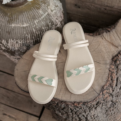 Sieviešu noapaļotas čības ar ādas lencēm