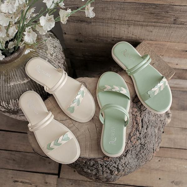 Sieviešu noapaļotas čības ar ādas lencēm