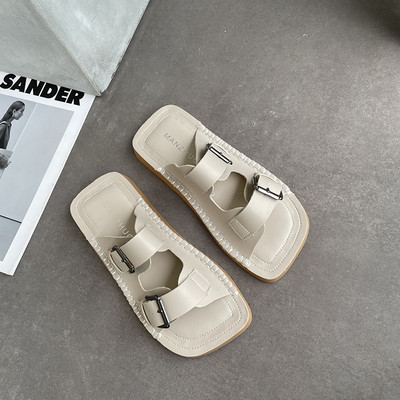 Sieviešu čības ar sprādzi parasts modelis