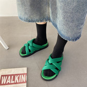 Ikdienas čības vienkāršs modelis ar augstu plakanu zoli