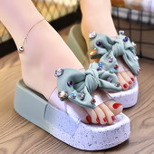 Jauns sieviešu čību modelis ar lentīti un akmentiņiem