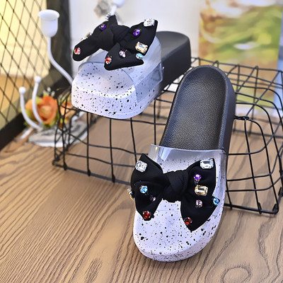 Jauns sieviešu čību modelis ar lentīti un akmentiņiem