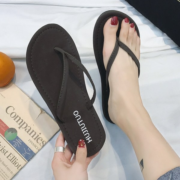 Ikdienas sieviešu čīpas, kas piemērotas pludmalei