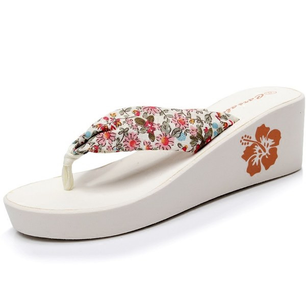 Sieviešu čības pār pirkstu ar ziedu motīviem un 5 cm platformu