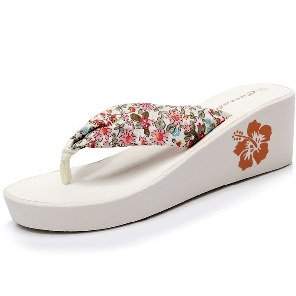 Sieviešu čības pār pirkstu ar ziedu motīviem un 5 cm platformu