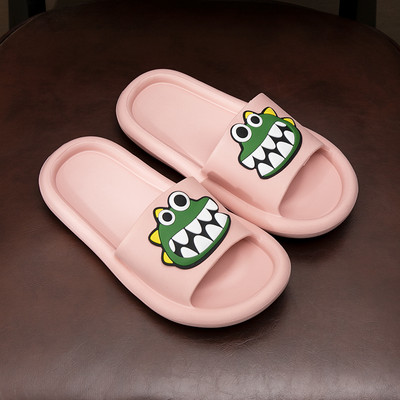 Gumijas čības ar krāsu aplikāciju