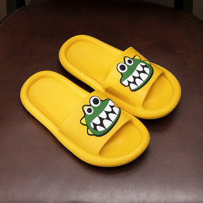 Gumijas čības ar krāsu aplikāciju