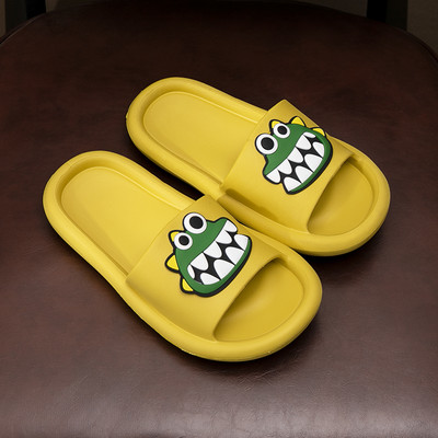 Gumijas čības ar krāsu aplikāciju