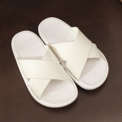 Gumijas čības ar krāsu aplikāciju