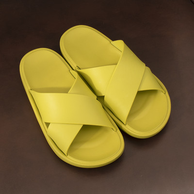 Gumijas čības ar krāsu aplikāciju