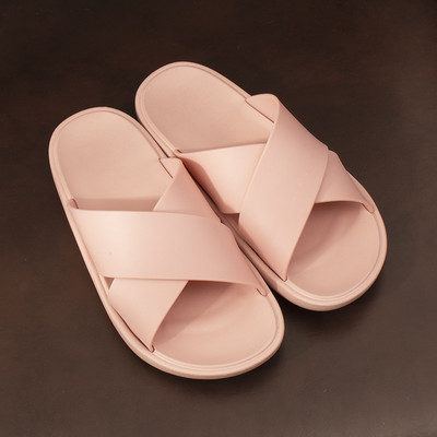 Gumijas čības ar krāsu aplikāciju