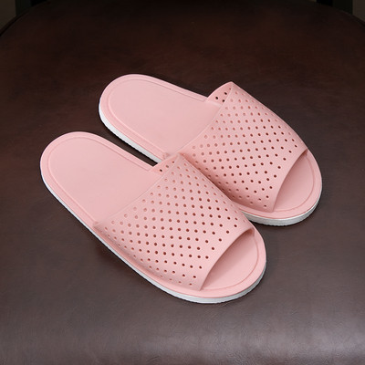 Gumijas čības ar krāsu aplikāciju