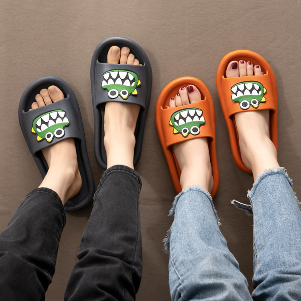 Gumijas čības ar krāsu aplikāciju