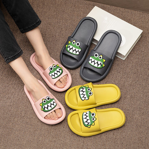 Gumijas čības ar krāsu aplikāciju