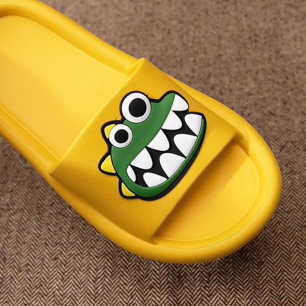 Gumijas čības ar krāsu aplikāciju