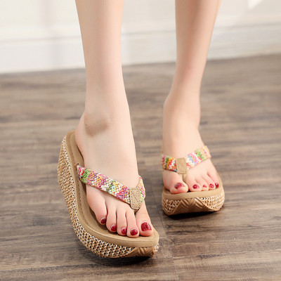 Νέο μοντέλο γυναικείες παντόφλες  σε πλατφόρμα με αντιολισθητική σόλα