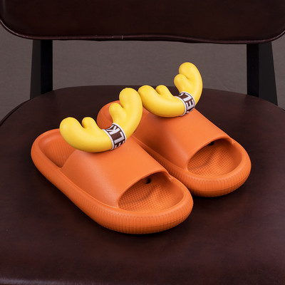 Παντόφλες από καουτσούκ με τρισδιάστατο στοιχείο