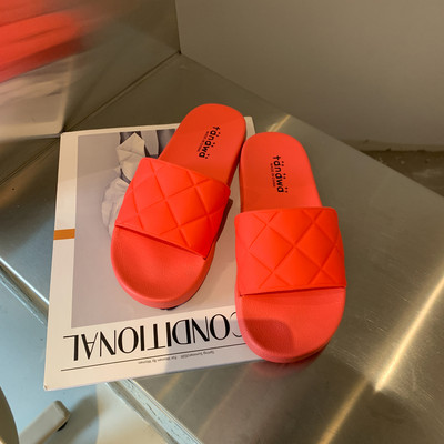 Sieviešu stepētas čības, kas piemērotas ikdienas lietošanai