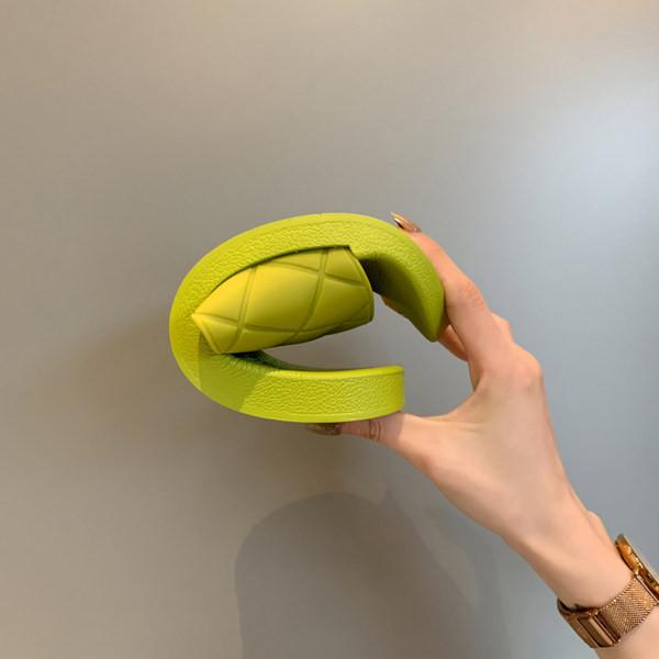 Sieviešu stepētas čības, kas piemērotas ikdienas lietošanai