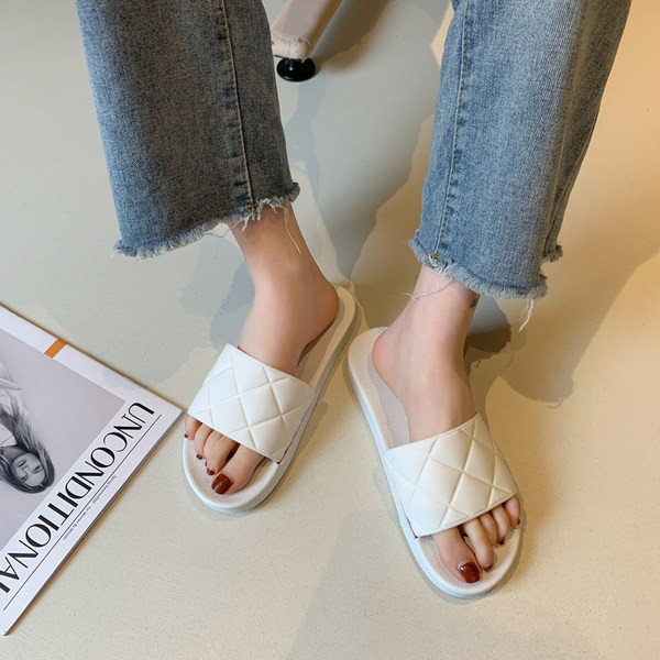 Sieviešu stepētas čības, kas piemērotas ikdienas lietošanai