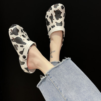 Γυναικείες κλειστές παντόφλες με πολύχρωμες εφαρμογές