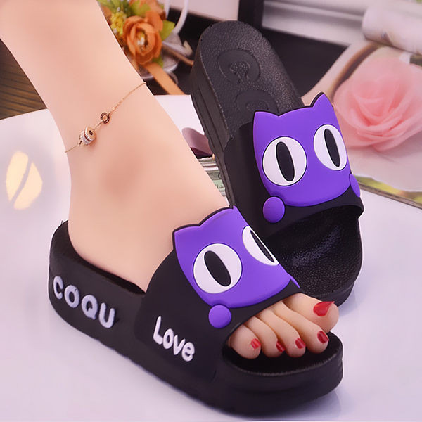 Ikdienas čības ar uzrakstu un 3D elementiem