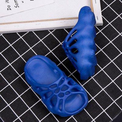 Gumijas čības ar raupju zoli