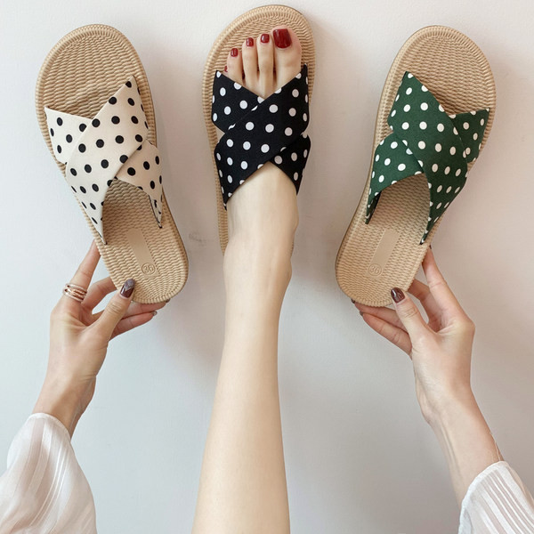 Sieviešu ikdienas čības ar krusteniskām siksnām