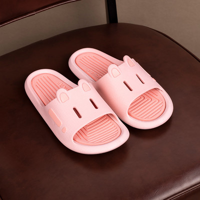 Gumijas ikdienas čības ar 3D elementu