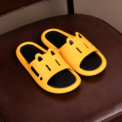 Gumijas ikdienas čības ar 3D elementu