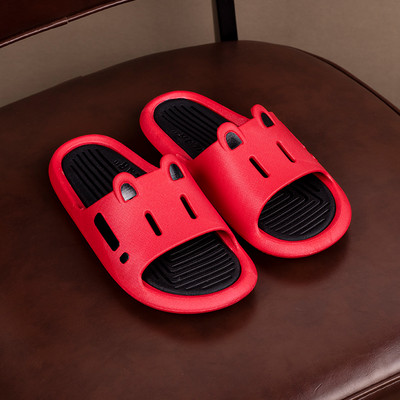 Gumijas ikdienas čības ar 3D elementu