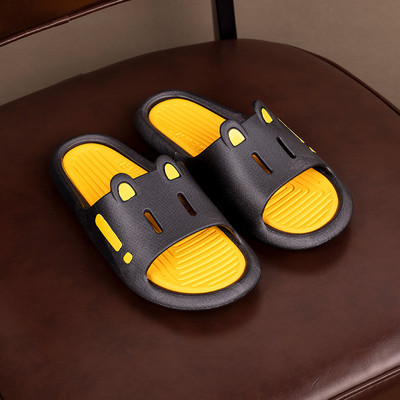 Gumijas ikdienas čības ar 3D elementu