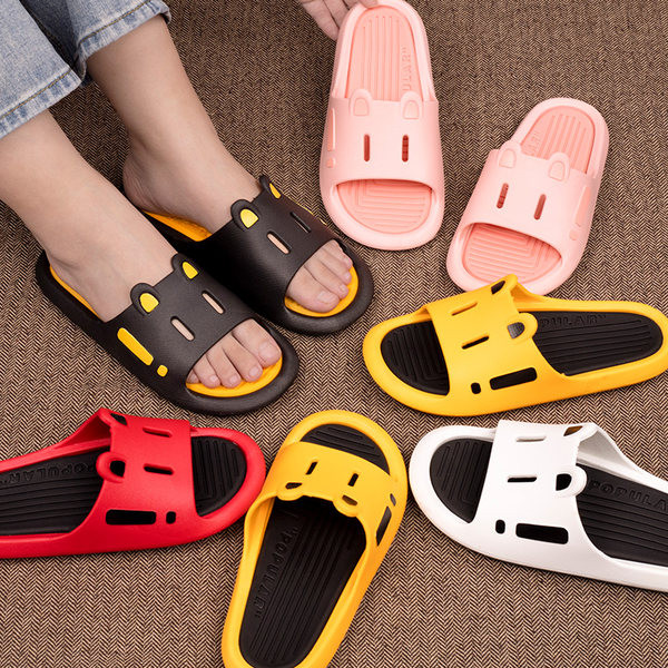 Gumijas ikdienas čības ar 3D elementu