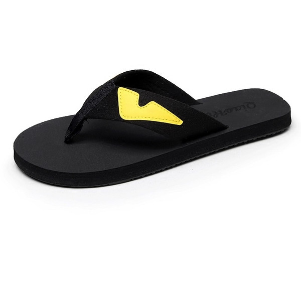 Ikdienas čības no unisex modeļa uz līdzenas zoles ar 3D rotājumu